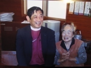 写真：植松主教とまき子さん